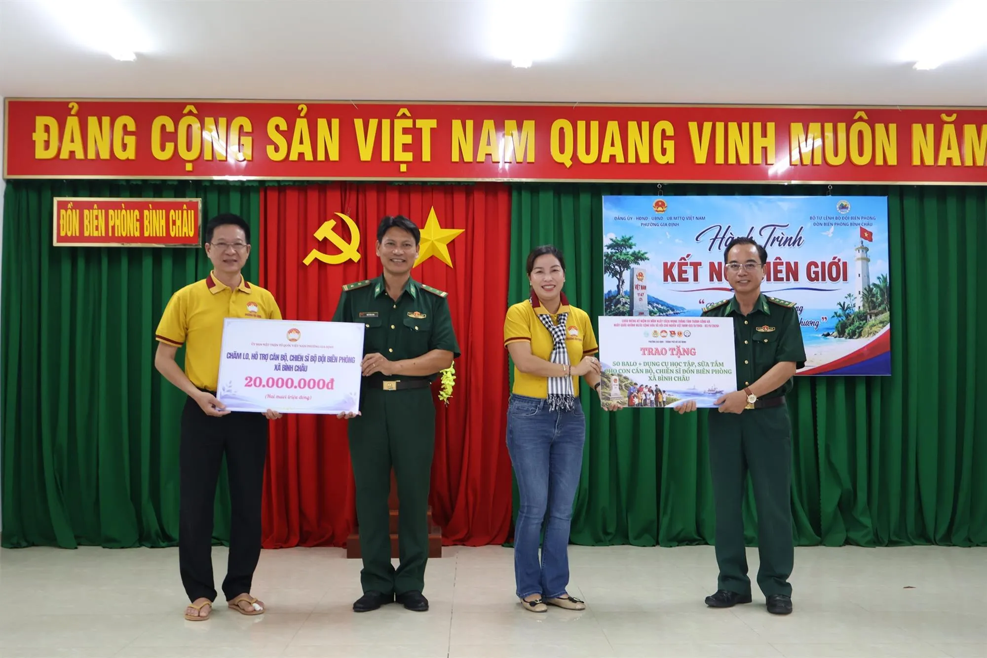 Đoàn trao quà đến Đồn Biên phòng Bình Châu
