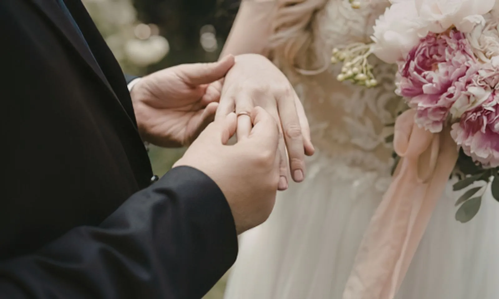 Sắp đến ngày cưới, chồng tương lai bỗng “lật mặt”