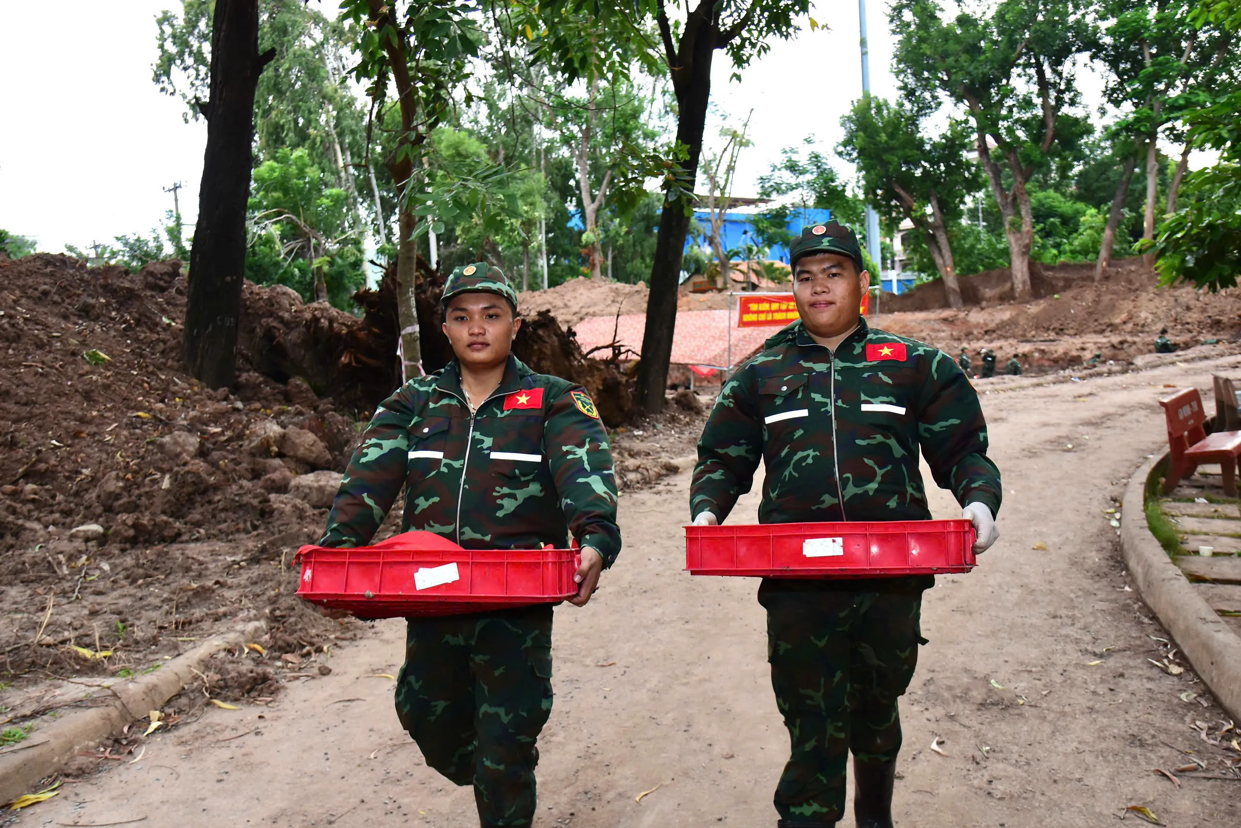 Tiếp tục tìm kiếm, quy tập hài cốt liệt sĩ tại Công viên Lê Thị Riêng: Phát hiện thêm 17 bộ hài cốt và nhiều di vật - Ảnh 1.