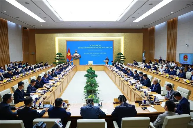 Thủ tướng Lê Minh Hưng gặp các doanh nghiệp Trung Quốc đang đầu tư tại Việt Nam (Ảnh: Dương Giang/TTXVN)