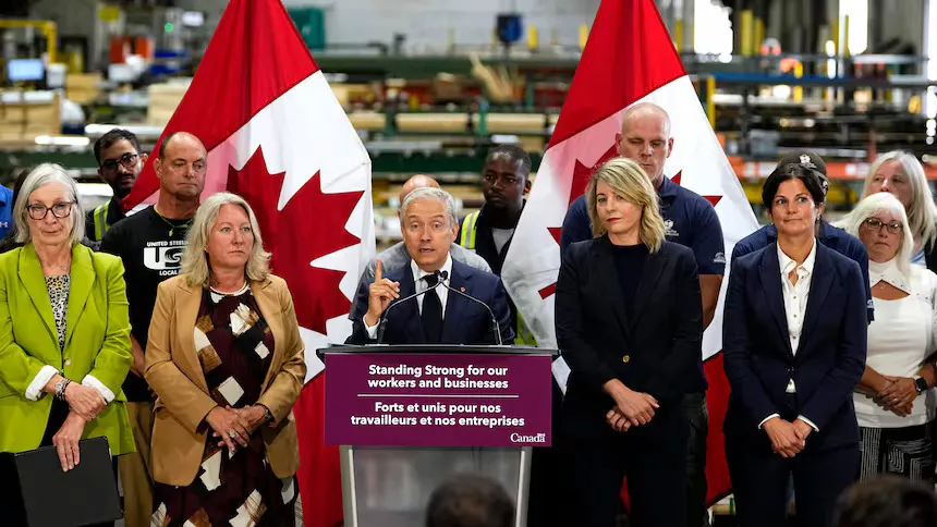 Canada áp thuế trả đũa nhắm vào hàng hóa của Mỹ - Ảnh 1.