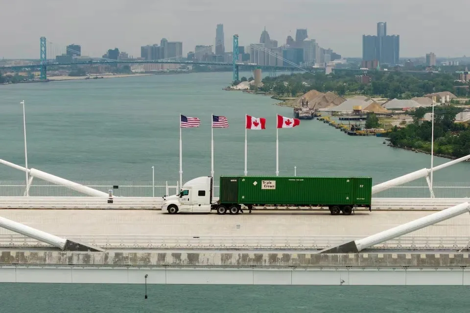 Canada áp thuế trả đũa nhắm vào hàng hóa của Mỹ - Ảnh 2.
