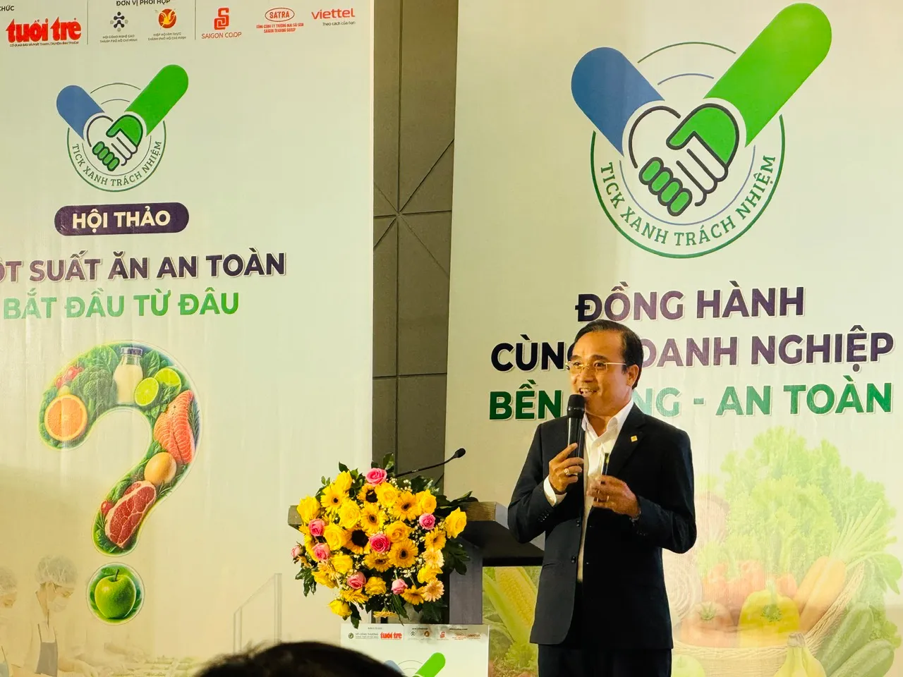 Ông Nguyễn Ngọc Thắng - Phó Tổng Giám đốc Saigon Co.op  chia sẻ tại hội thảo