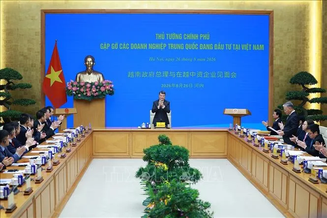 Thủ tướng Lê Minh Hưng gặp các doanh nghiệp Trung Quốc đang đầu tư tại Việt Nam (Ảnh: Dương Giang/TTXVN)