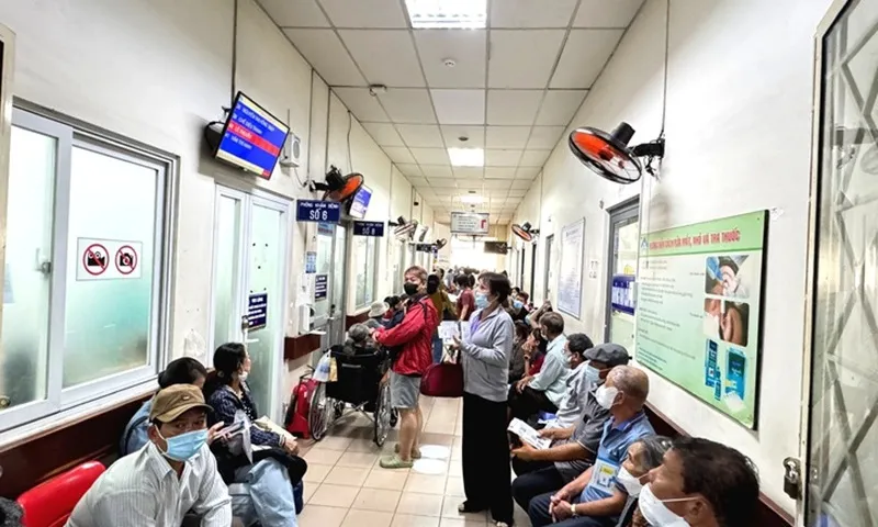 Bộ Y tế chấn chỉnh tình trạng lạm dụng dịch vụ theo yêu cầu tại bệnh viện công