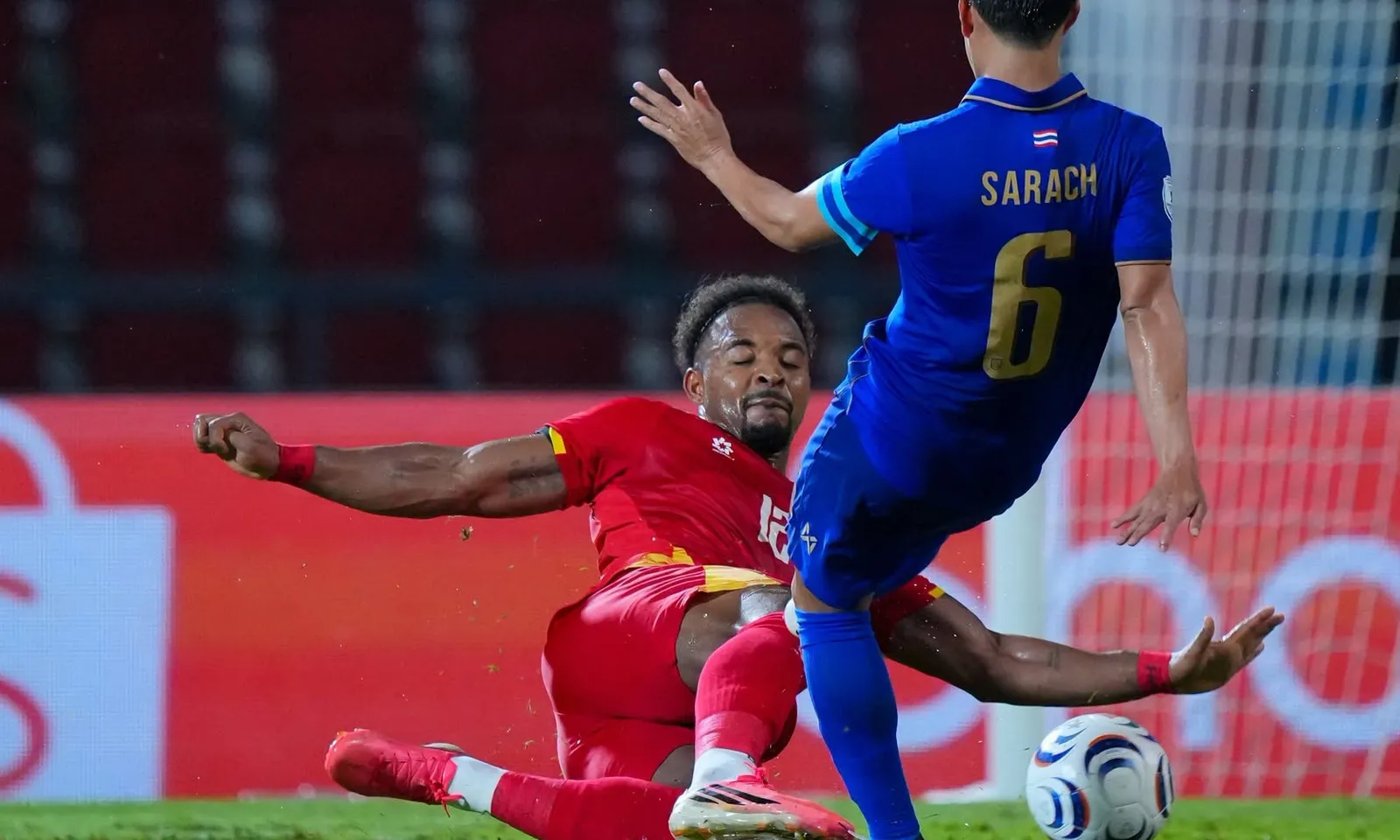TRỰC TIẾP Việt Nam 0-1 Thái Lan (Hết Hiệp 1): Xuân Son đánh đầu dội xà ngang