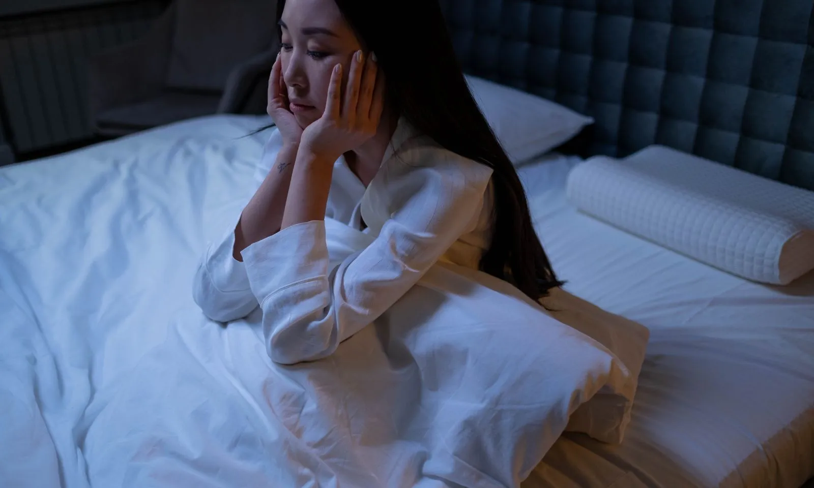 Chồng dắt bồ nhí đi hầu tòa, tôi ôm con khóc cạn nước mắt