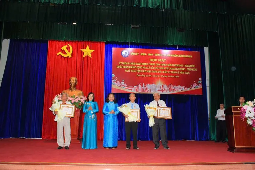 Trân trọng những cống hiến của các thế hệ đảng viên
