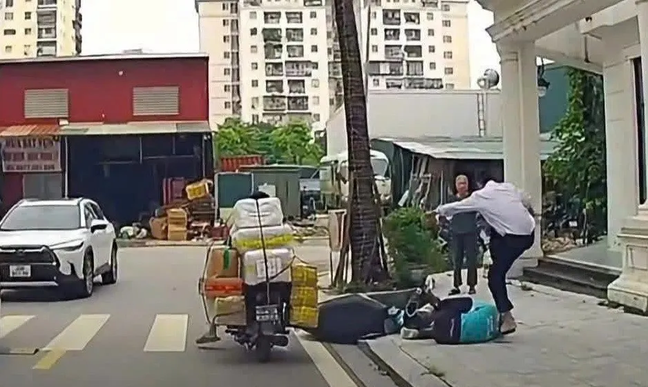 Hà Nội: Bắt khẩn cấp bảo vệ hành hung tài xế xe ôm công nghệ