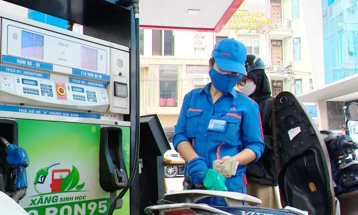 Từ 15h ngày 27/8: Giá xăng E10 giảm còn 22.602 đồng/lít