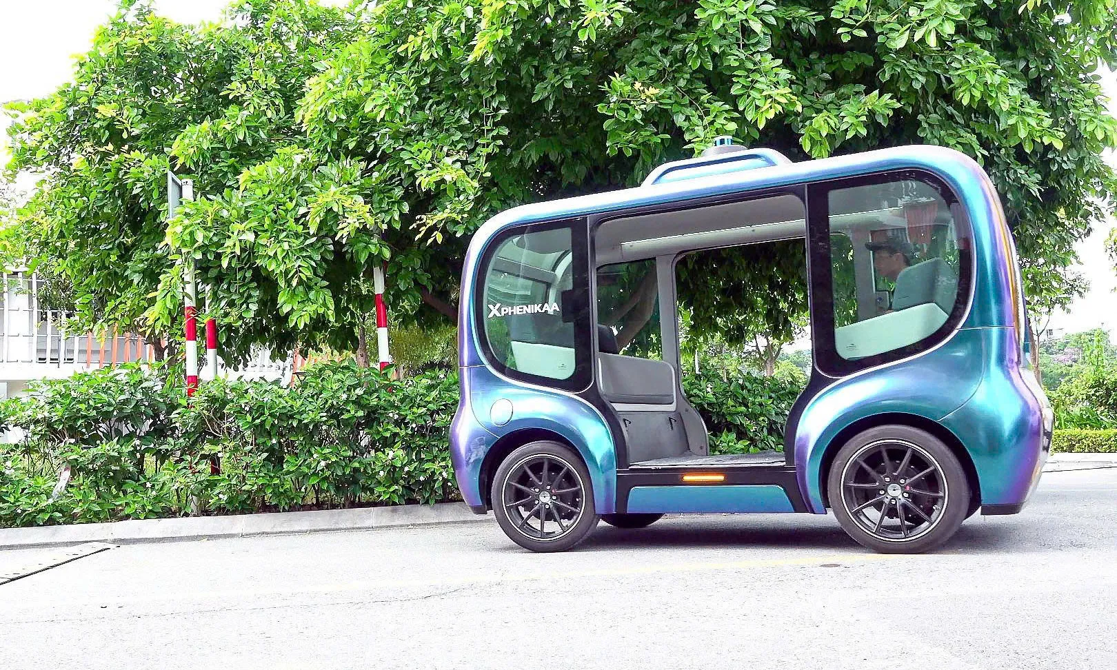 Hà Nội cho phép thử nghiệm robot taxi, robot giao hàng