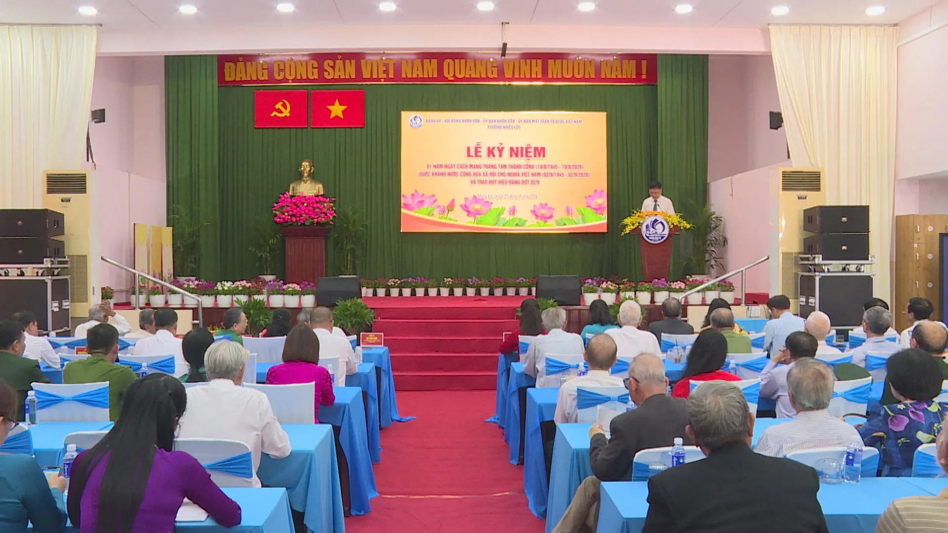 Đảng ủy phường Nhiêu Lộc tổ chức Lễ trao tặng Huy hiệu Đảng đợt 2/9 cho các đảng viên