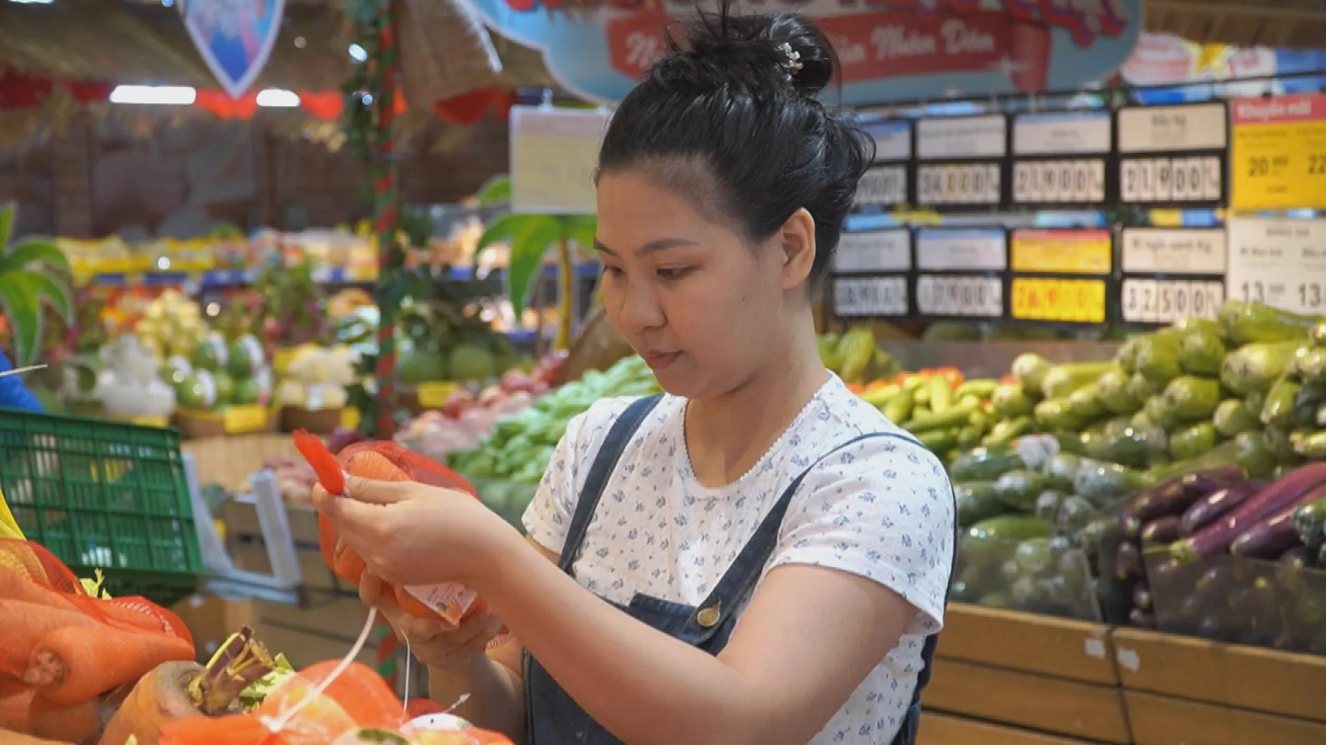Kích cầu tiêu dùng, thúc đẩy tăng trưởng - Ảnh 2.