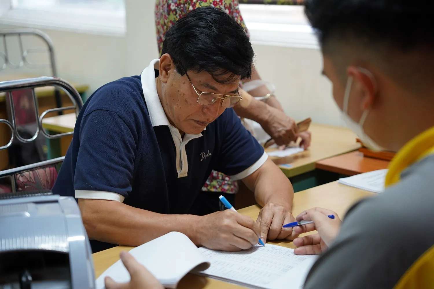 Chi trả lương hưu cho người hưởng.