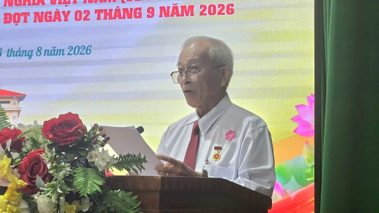 Đồng chí Huỳnh Văn Khoa - Đảng viên Chi bộ Khu phố 17, phường Bến Thành phát biểu cảm tưởng - Ảnh Bá Nam
