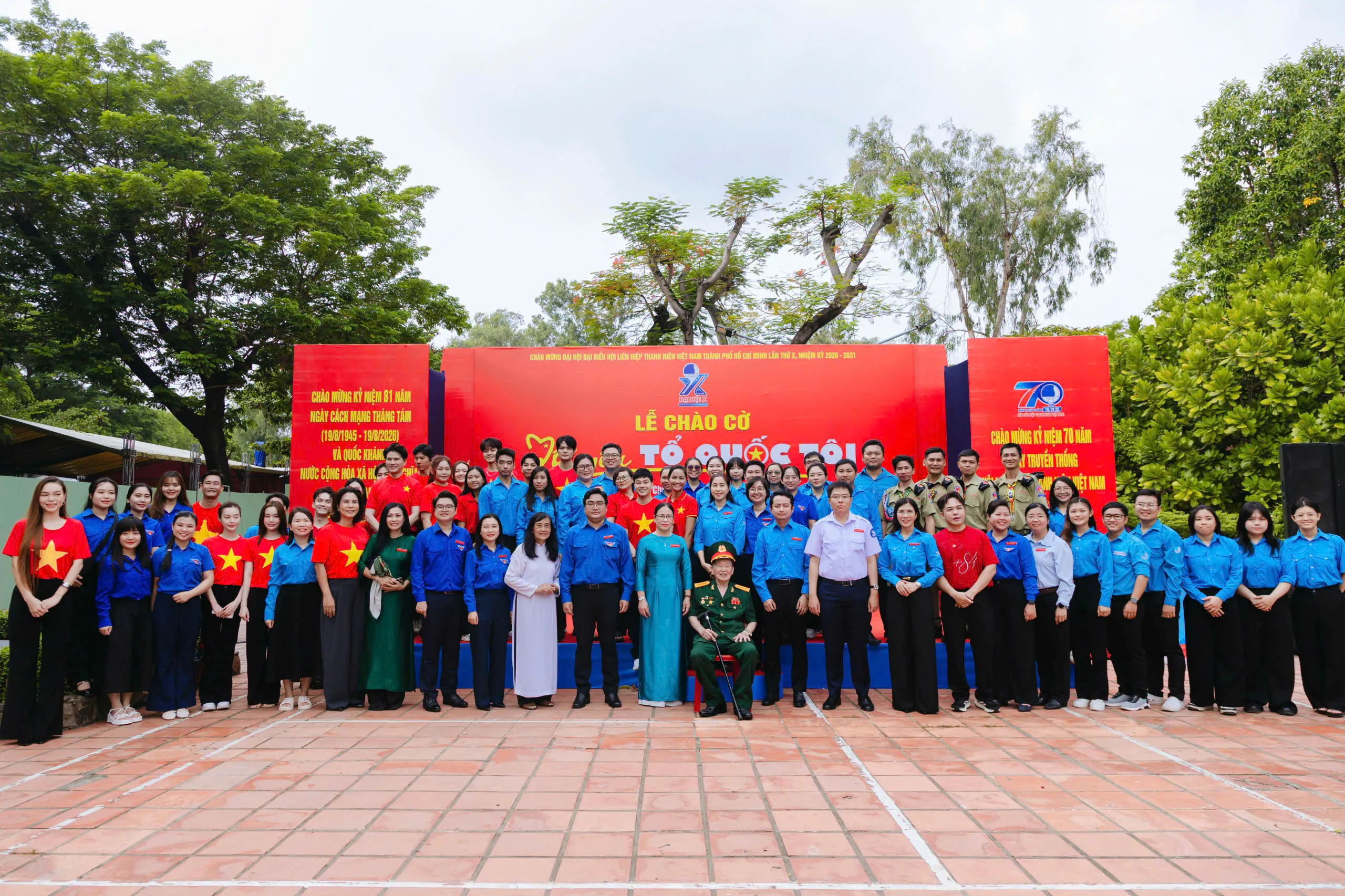 Lễ chào cờ %22Tôi yêu Tổ quốc tôi%22 tại Công viên Văn hoá Lê Thị Riêng - Ảnh Thành Đoàn