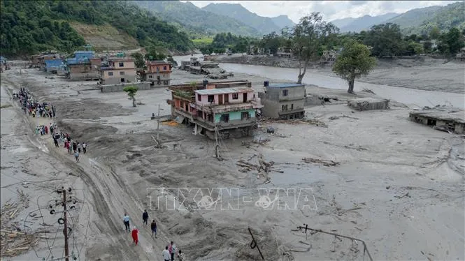 Hiện trường lũ quét tàn phá nghiêm trọng ở khu vực Nuwakot ở Nepal ngày 27/8/2026. Ảnh: THX/TTXVN phát