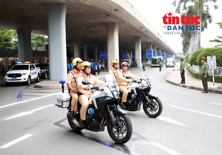 Lễ ra quân bảo đảm an ninh hàng không, an ninh trật tự và an toàn giao thông tại Cảng hàng không quốc tế Tân Sơn Nhất dịp Quốc khánh 2/9.