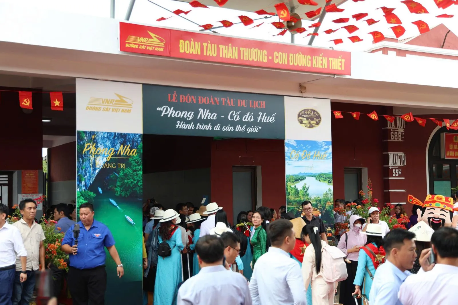 Sự ra đời của đoàn tàu di sản này cũng thể hiện sự đổi mới của ngành Đường sắt trong cách tiếp cận thị trường - Ảnh TTXVN