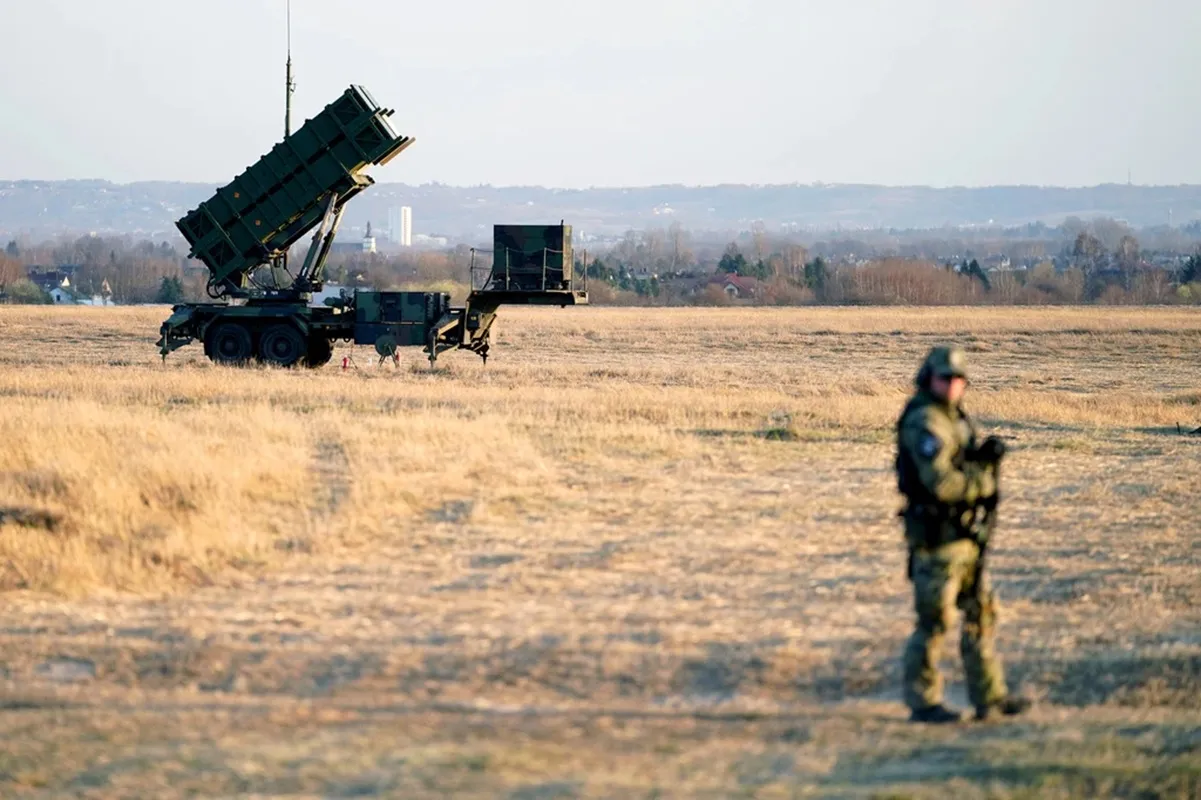 Tên lửa Patriot tại sân bay Rzeszow-Jasionka thuộc Jasionka (Ba Lan) hôm 25.3.2022 - Ảnh AP