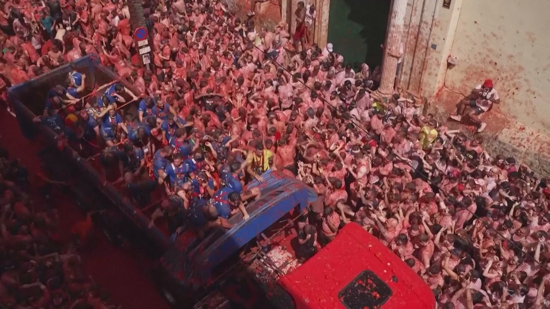 Tây Ban Nha: Đại chiến ném cà chua Tomatina - Ảnh 2. Tây Ban Nha: Đại chiến ném cà chua Tomatina - Ảnh 2.