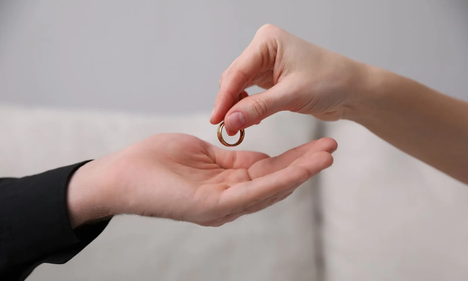 Chồng ngoại tình, còn châm ngòi ly gián mẹ chồng nàng dâu