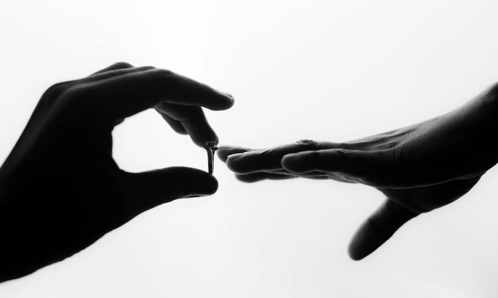 Quen nhau được 3 tháng, đàng trai đã đòi cưới với lý do khó đỡ