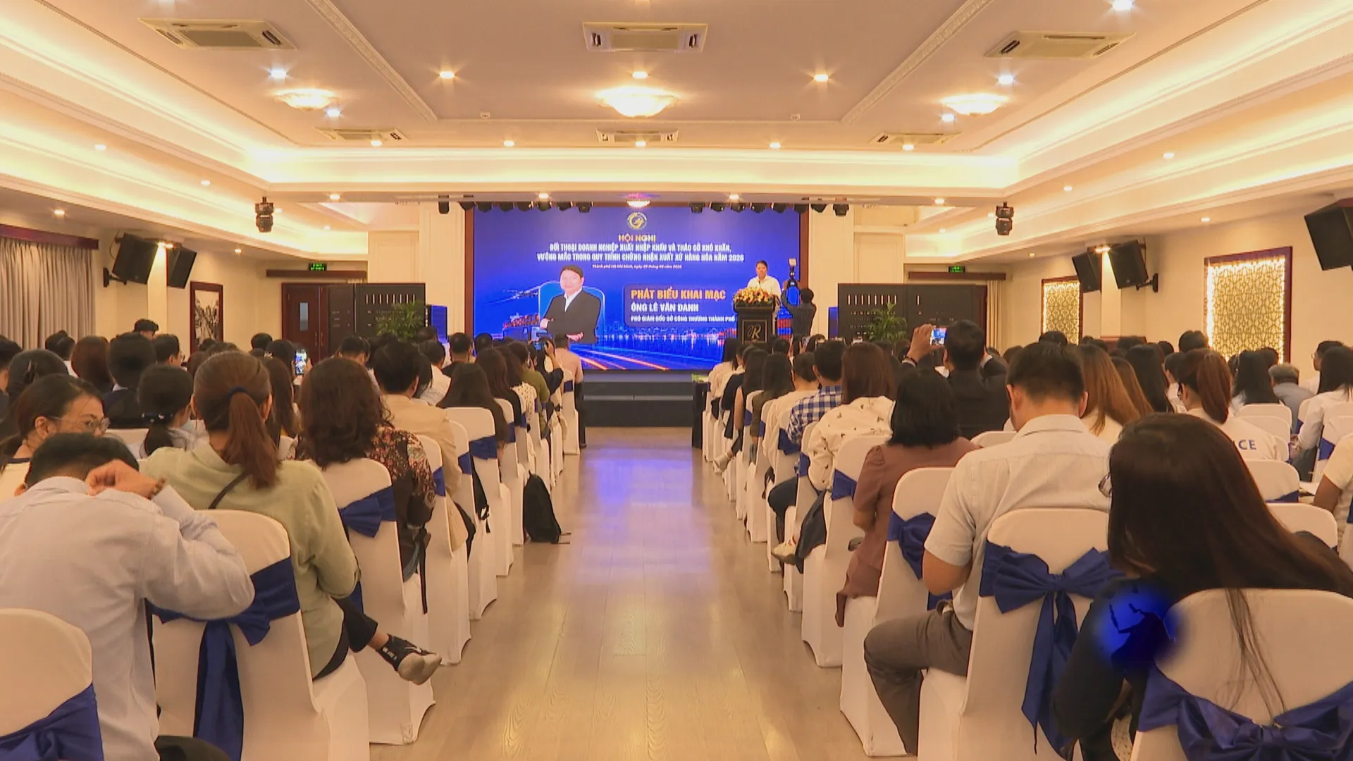 Thời sự trưa HTV ngày 29/8/2026| TP. HỒ CHÍ MINH: THÁO GỠ VƯỚNG MẮC VỀ CHỨNG NHẬN XUẤT XỨ HÀNG HÓA CHO DOANH NGHIỆP XUẤT NHẬP KHẨU - Ảnh 1. Thời sự trưa HTV ngày 29/8/2026| TP. HỒ CHÍ MINH: THÁO GỠ VƯỚNG MẮC VỀ CHỨNG NHẬN XUẤT XỨ HÀNG HÓA CHO DOANH NGHIỆP XUẤT NHẬP KHẨU - Ảnh 1.