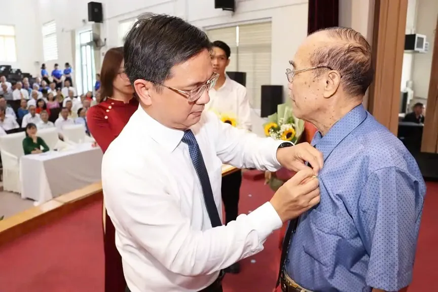 pct-nguyen-manh-cuong-deo-huy-hieu-50-tuoi-dang_20260829121341