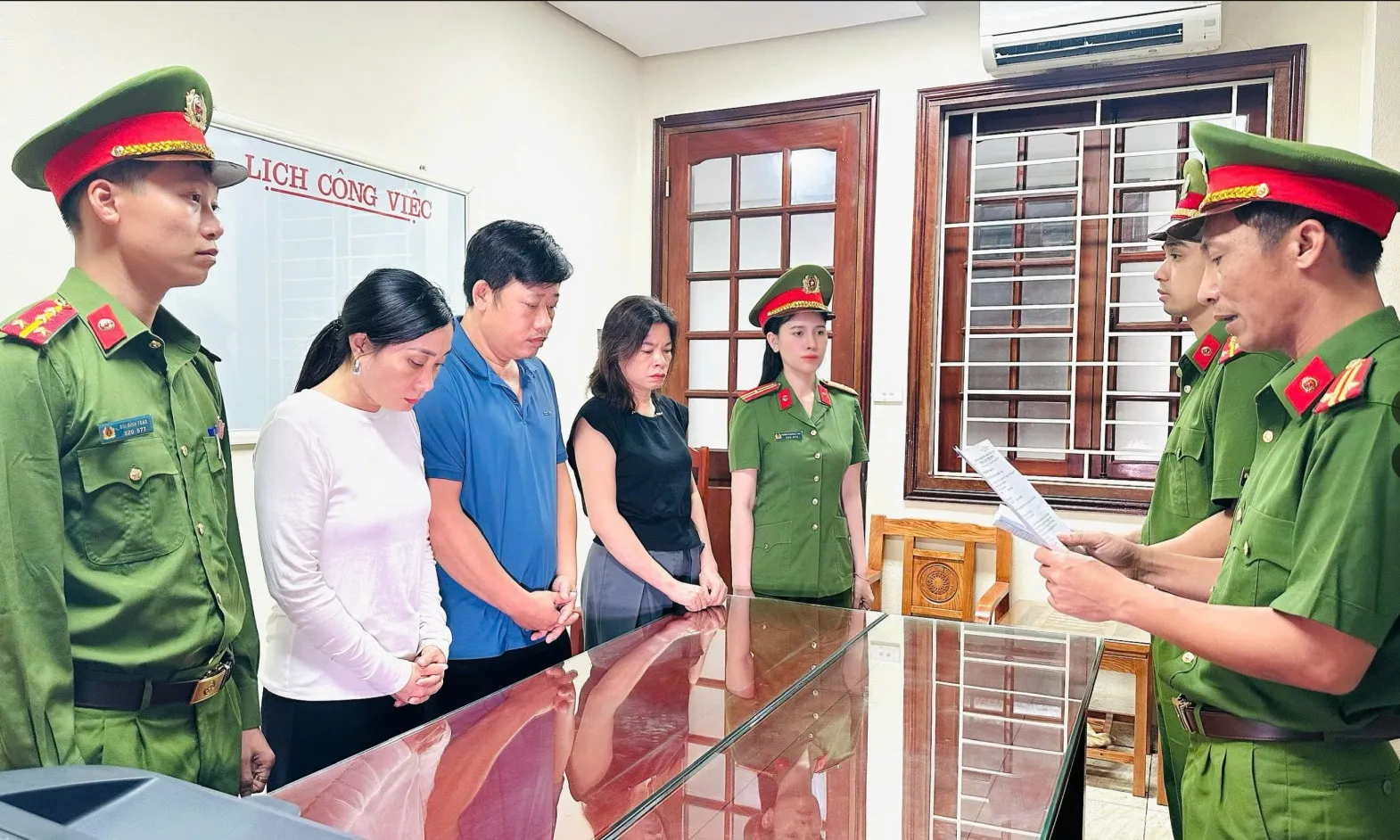 Khởi tố 3 người sản xuất thuốc đông y giả, chứa chất cấm