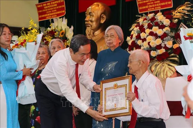 Chủ tịch Quốc hội Trần Thanh Mẫn trao Huy hiệu Đảng cho các lão thành cách mạng đợt 2/9/2026 tại TP Hồ Chí Minh.