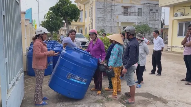 60 Giây Sáng ngày 30-82026  Người dân miền Tây ùn ùn về quê. ngã tư Đồng Tâm ùn ứ kéo dài - Ảnh 5