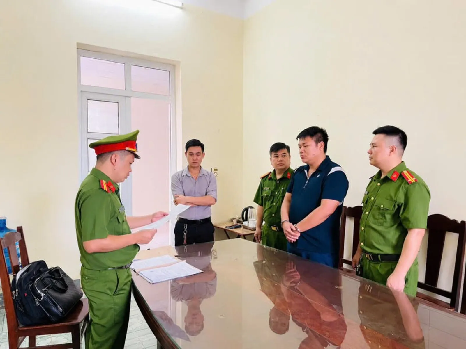 Khởi tố Giám đốc Công ty Tâm Oanh liên quan vụ đổ gần 290 tấn chất thải - Ảnh 1