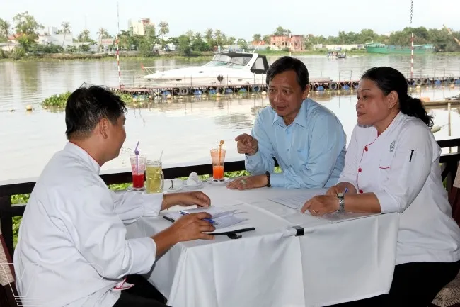 Người lái chuyến tàu ẩm thực trên đường ray bền vững sinh thái - Ảnh 6.