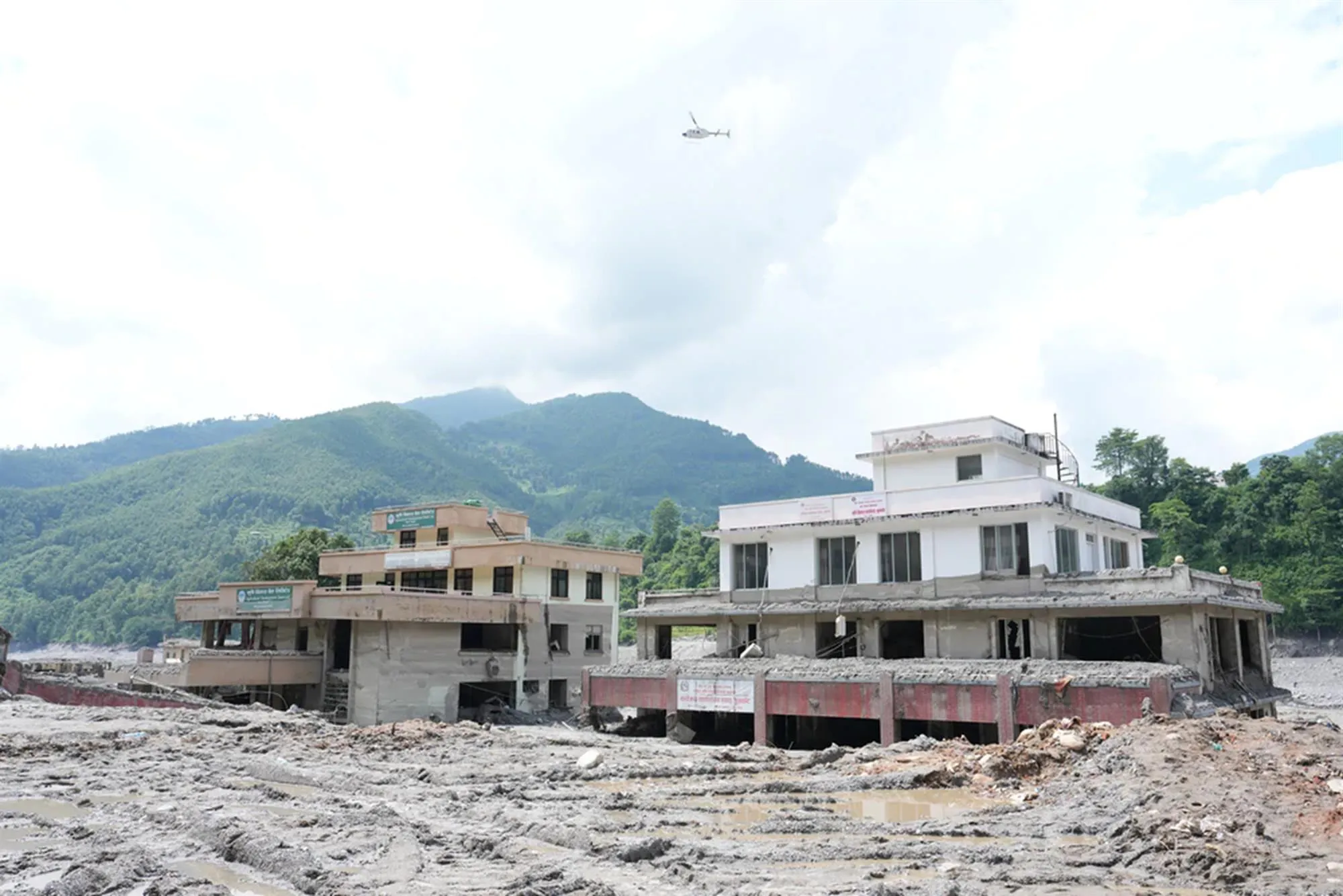 Khu vực bị tàn phá do lũ quét dọc sông Trishuli ở huyện Nuwakot, Nepal, ngày 30/8/2026 - Ảnh: TTXVN