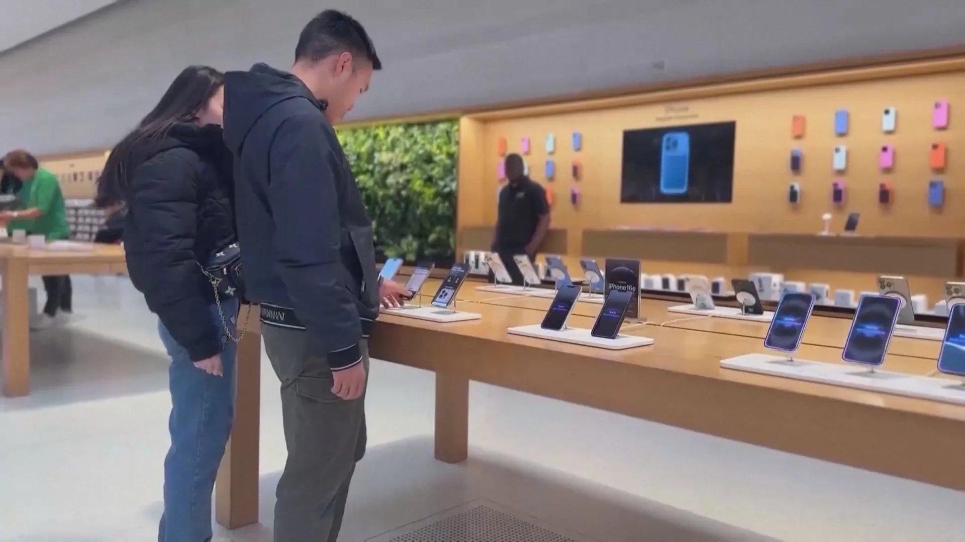  Nội bộ Apple mô tả ông Ternus có phong cách ra quyết định nhanh và dứt khoát hơn ông Tim Cook
