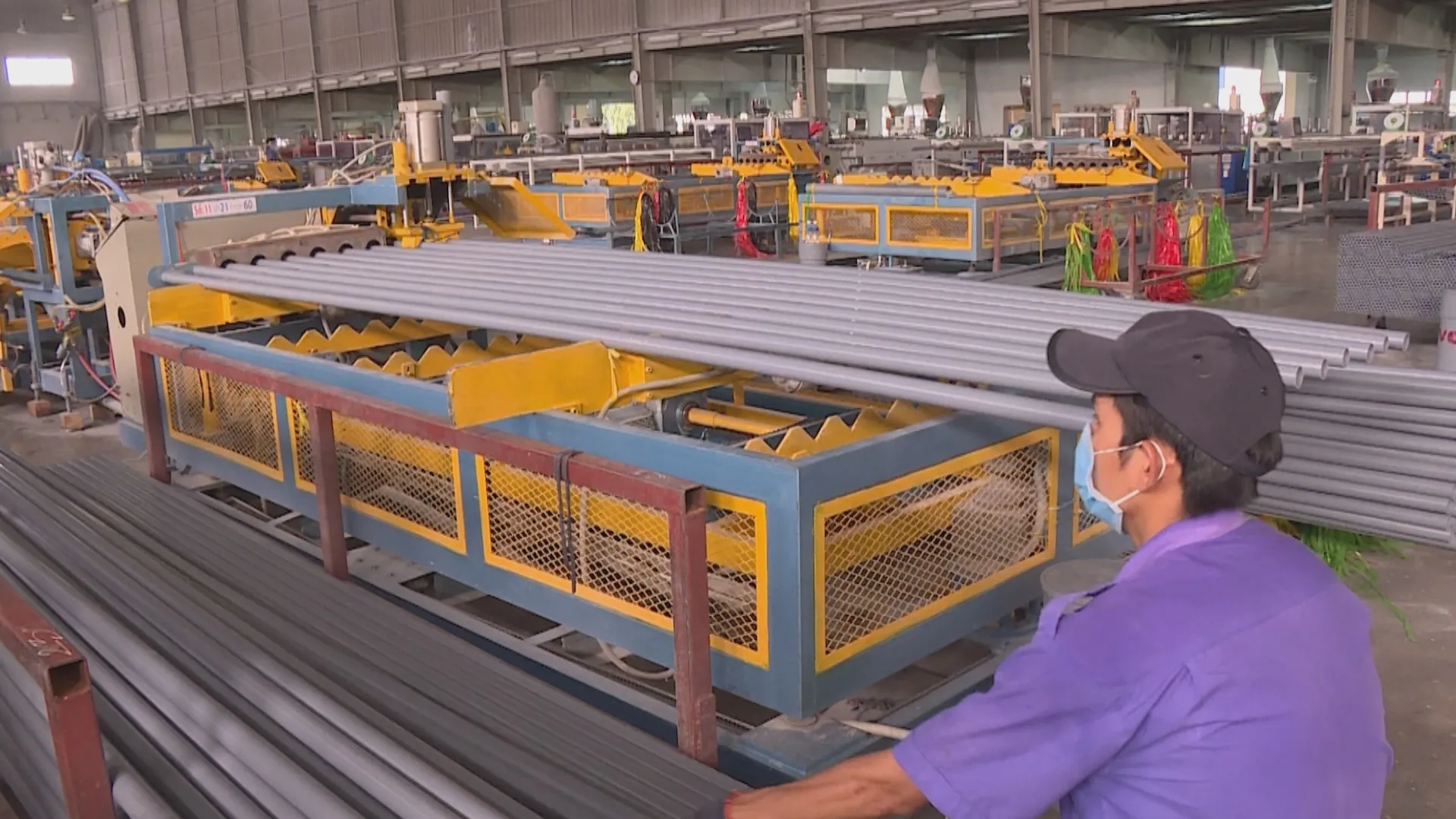 Không chỉ tăng ca, bài toán nhân lực cũng trở nên cấp thiết khi nhiều doanh nghiệp bước vào mùa cao điểm sản xuất