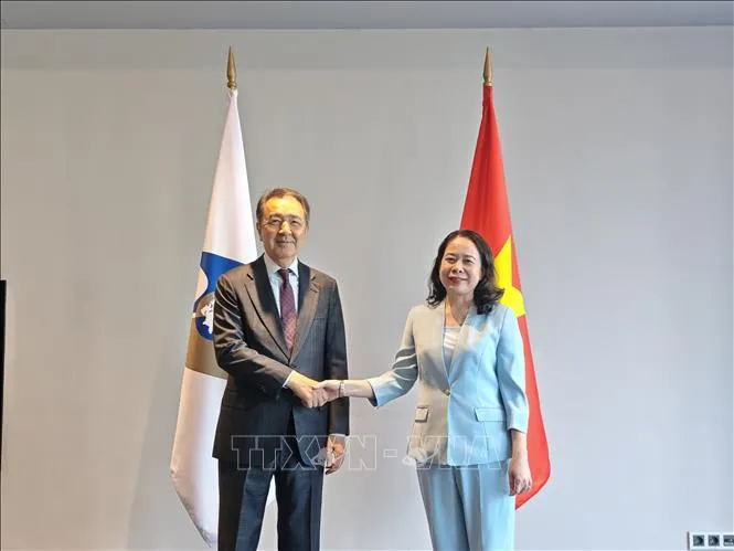 Phó Chủ tịch nước Võ Thị Ánh Xuân và Chủ tịch Ủy ban Kinh tế Á - Âu Bakytzhan Sagintayev - Ảnh: TTXVN