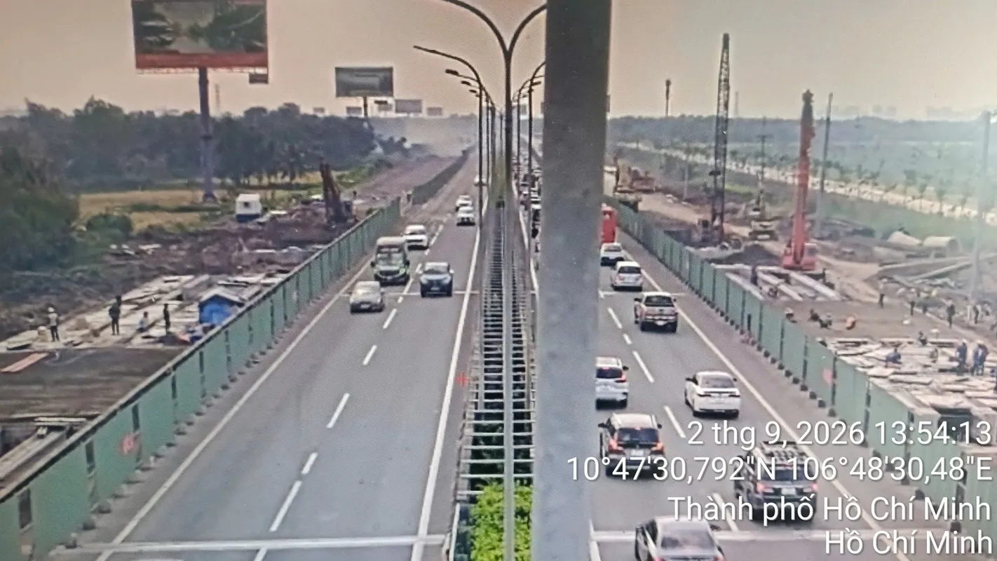 Cao tốc TPHCM - Long Thành - Dầu Giây thông thoáng lúc gần 14 giờ ngày 2-9 - Ảnh C08