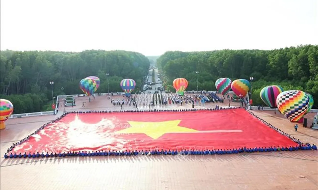 Lễ chào cờ đặc biệt ở Đất Mũi