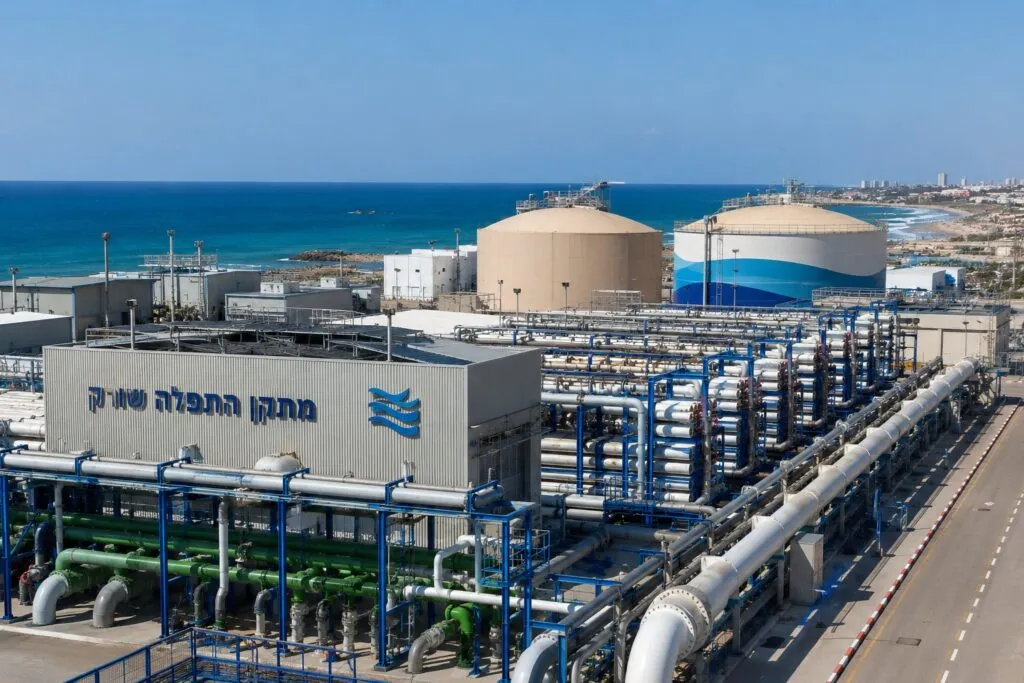 Một nhà máy khử mặn nước biển ở Israel - Ảnh matzav