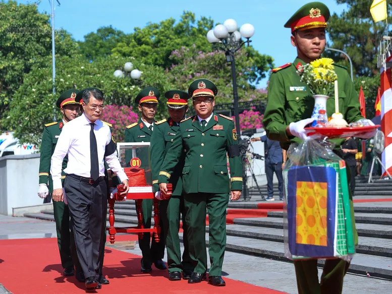 Thủ tướng Lê Minh Hưng dự lễ viếng