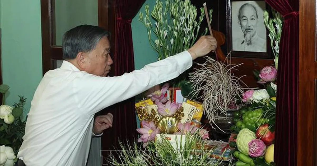 Tổng Bí thư, Chủ tịch nước Tô Lâm dâng hương tưởng nhớ Chủ tịch Hồ Chí Minh