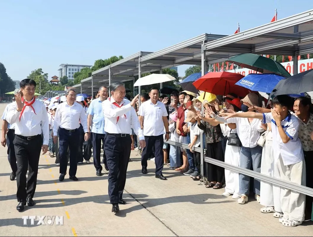 tong-bi-thu-chu-tich-nuoc-to-lam-dang-huong-tuong-nho-chu-tich-ho-chi-minh