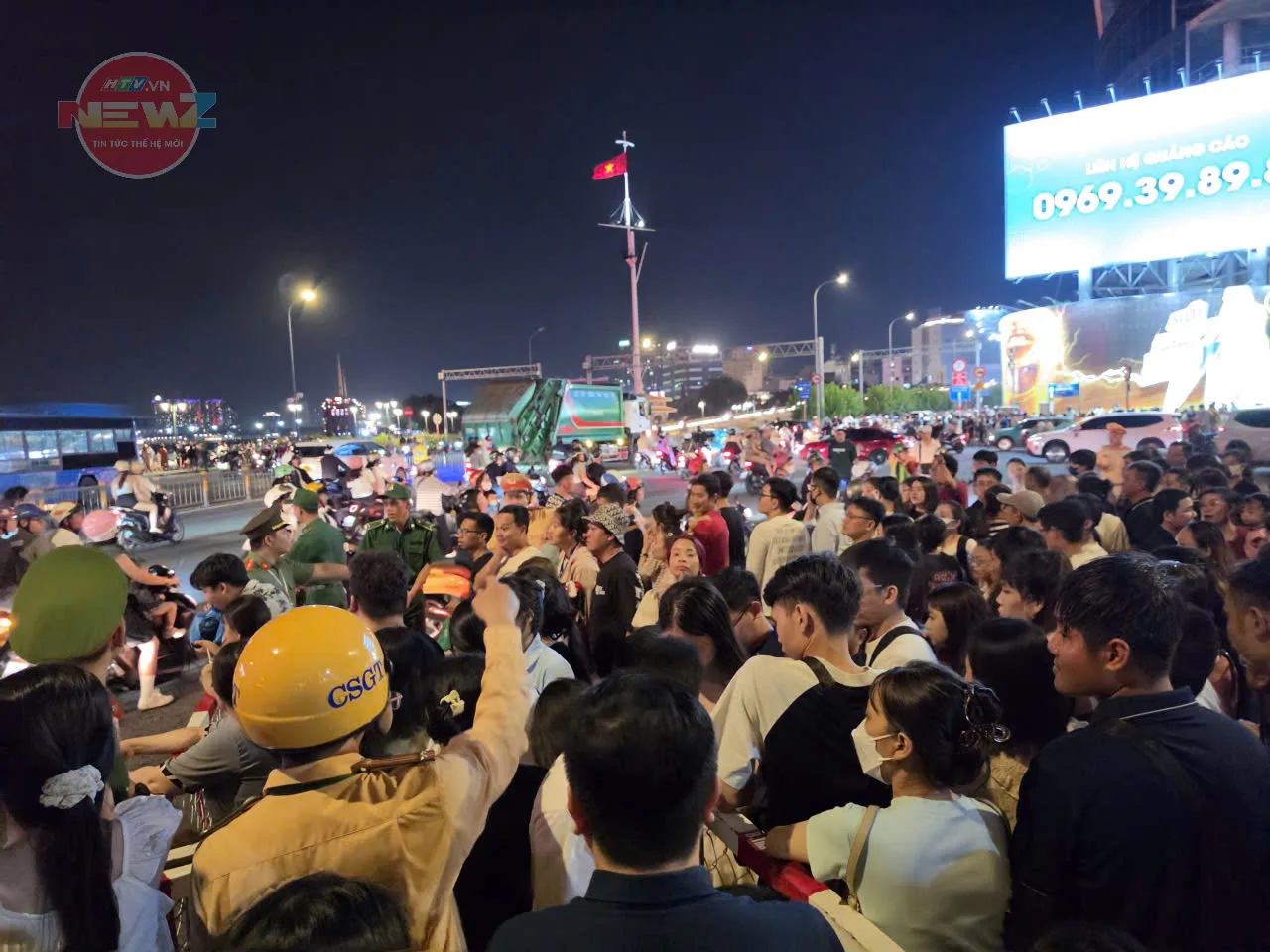 NewZground: TP. Hồ Chí Minh rực rỡ trong đêm Quốc khánh 2/9 - Ảnh 3. NewZground: TP. Hồ Chí Minh rực rỡ trong đêm Quốc khánh 2/9 - Ảnh 3.