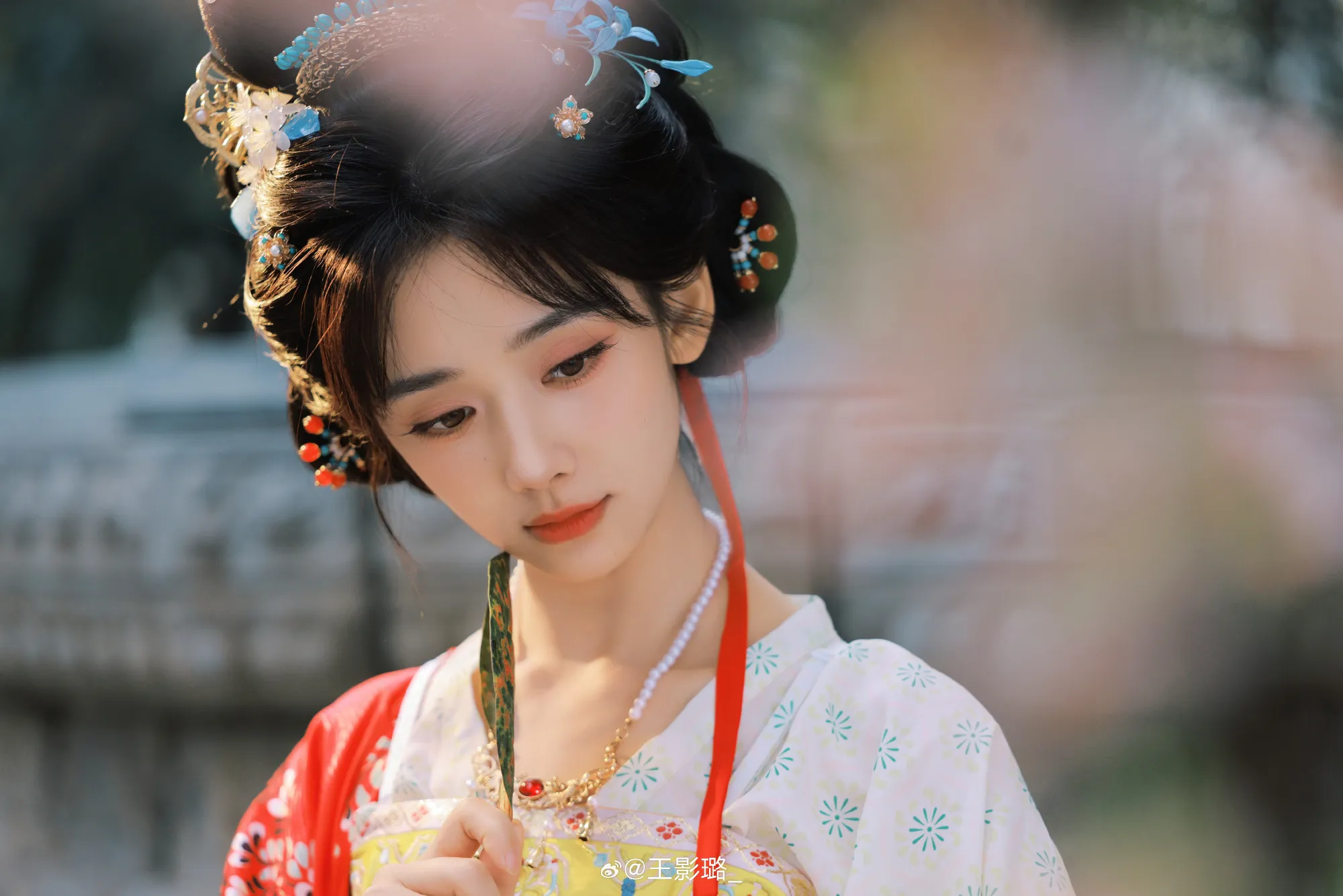 Không xinh đẹp sắc sảo nhưng vẫn sở hữu thần thái cuốn hút riêng 