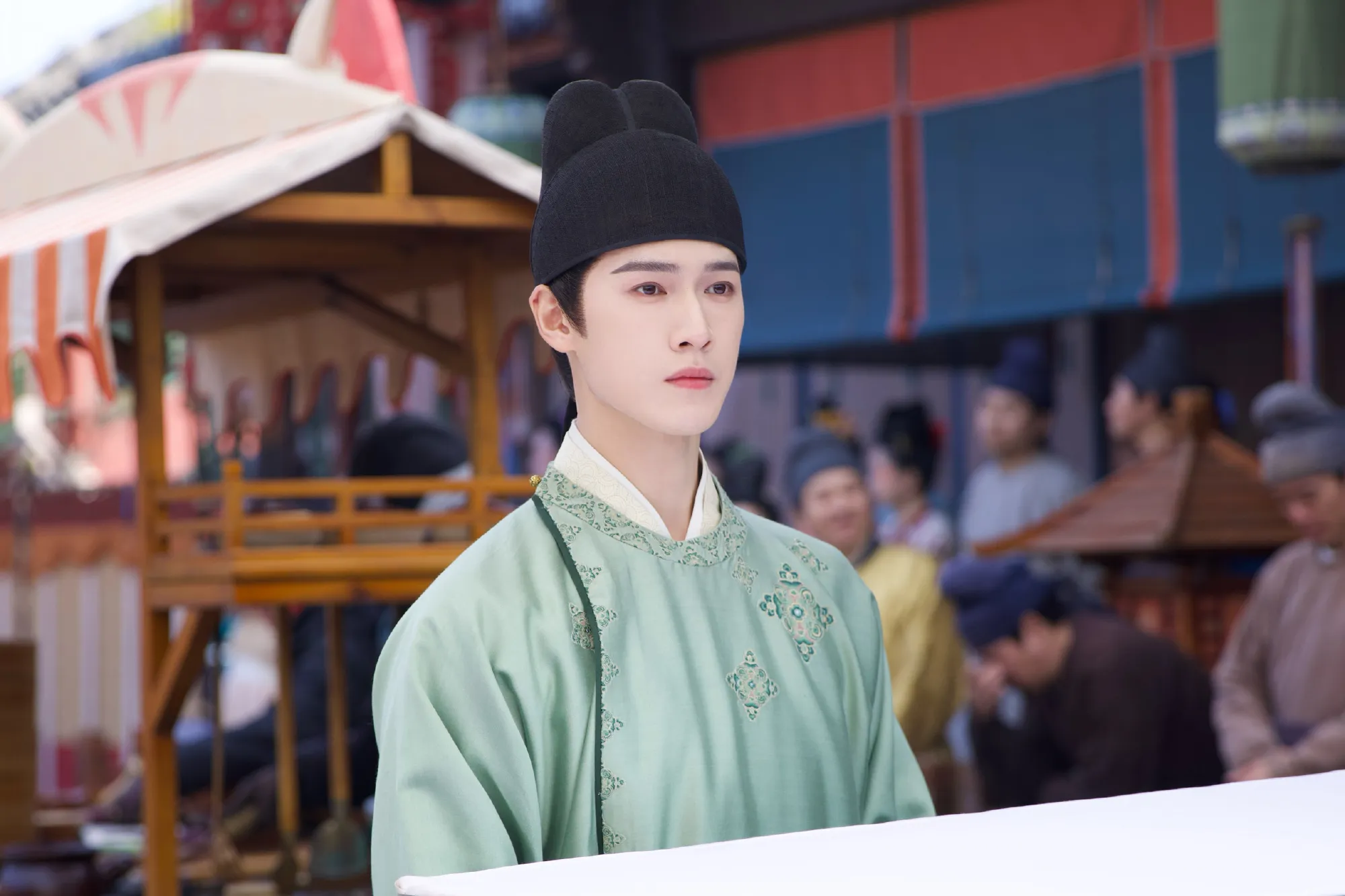 Lý Quân Nhuệ có diện mạo "vừa nhu vừa cương", làm quan văn thì nho nhã, làm tướng quân thì uy dũng