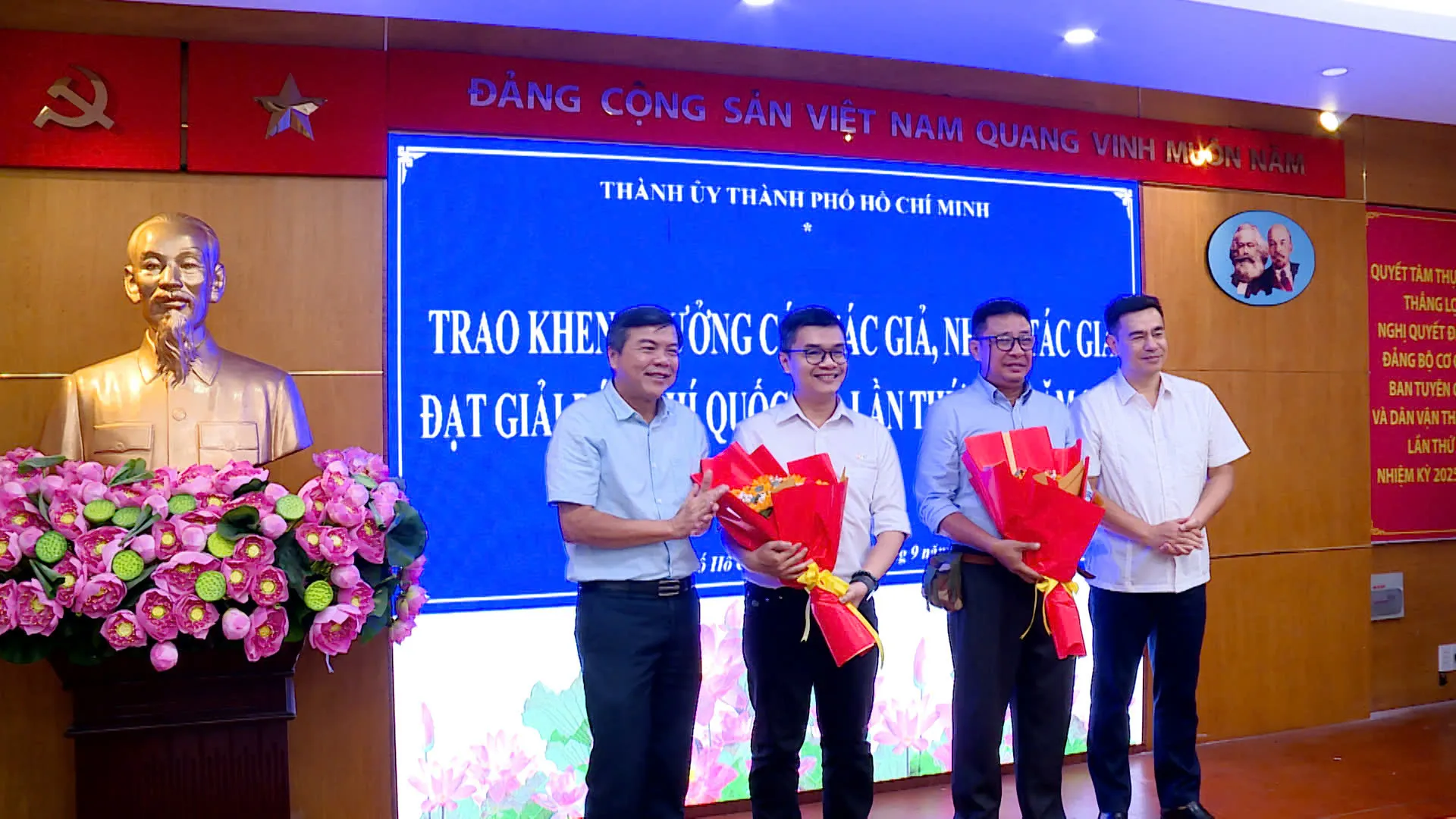TP. Hồ Chí Minh khen thưởng các tác giả đạt Giải Báo chí Quốc gia năm 2025 - Ảnh 4.