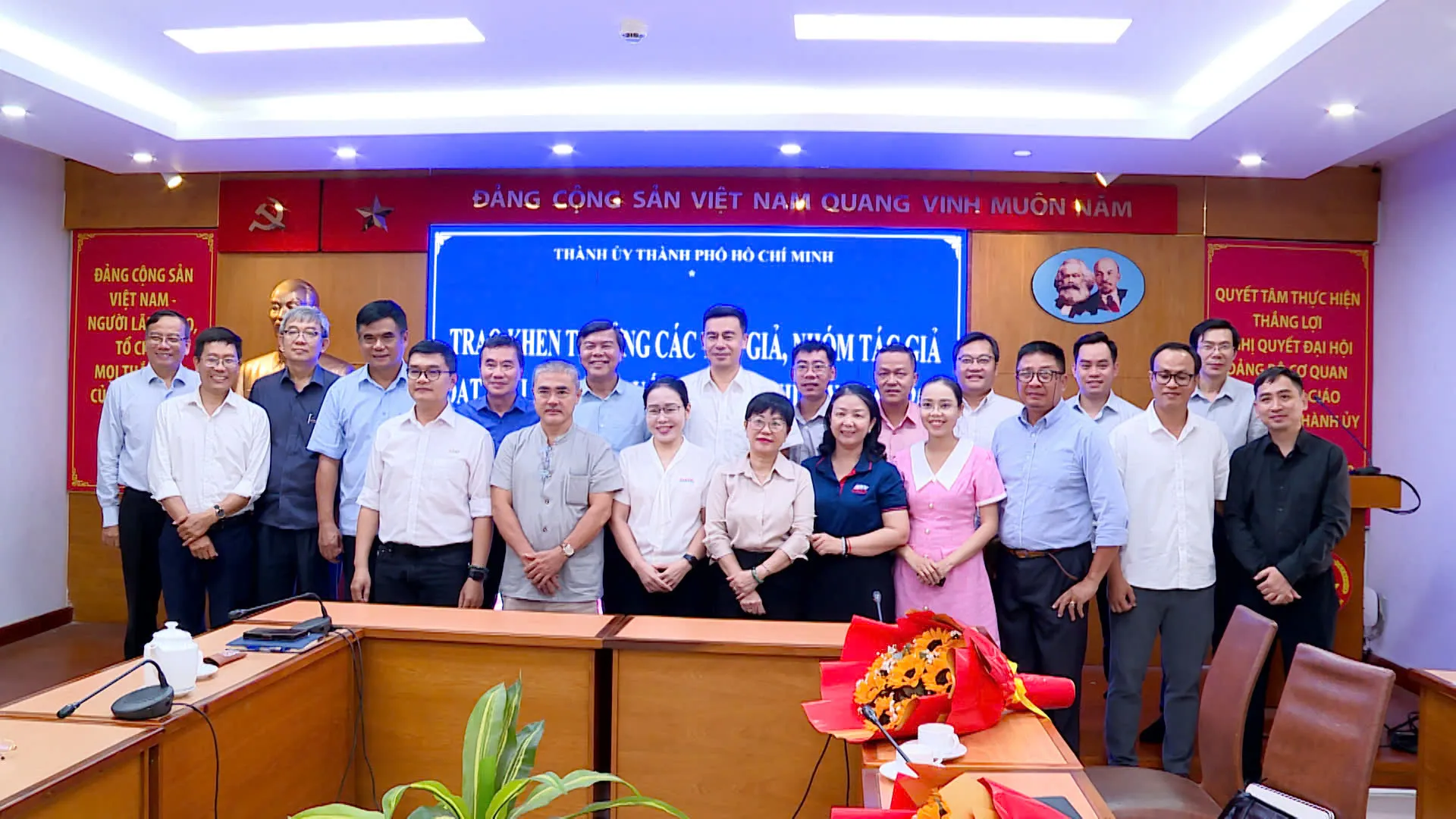 TP. Hồ Chí Minh khen thưởng các tác giả đạt Giải Báo chí Quốc gia năm 2025 - Ảnh 3.