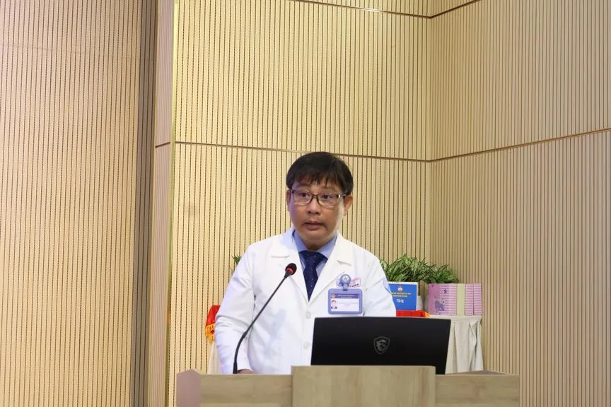 Tiến sĩ, Bác sĩ chuyên khoa II Ngô Ngọc Quang Minh, Giám đốc Bệnh viện Nhi đồng 1 phát biểu phát biểu tại Lễ khai giảng - Ảnh: Kim Anh